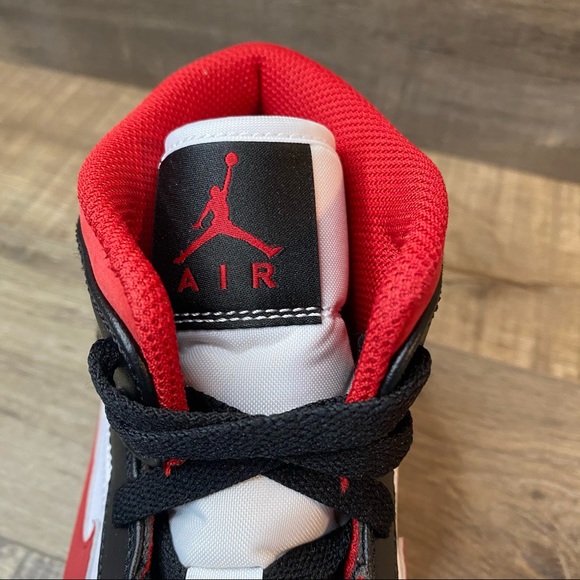 Jordan 1 Mid ‘Black Gym Red’ - Picture 9 of 9